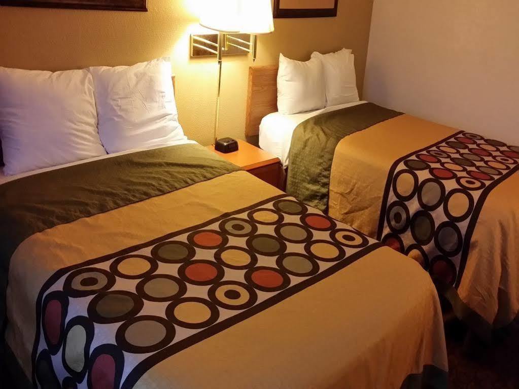 Super 8 by Wyndham Summersville Eksteriør billede